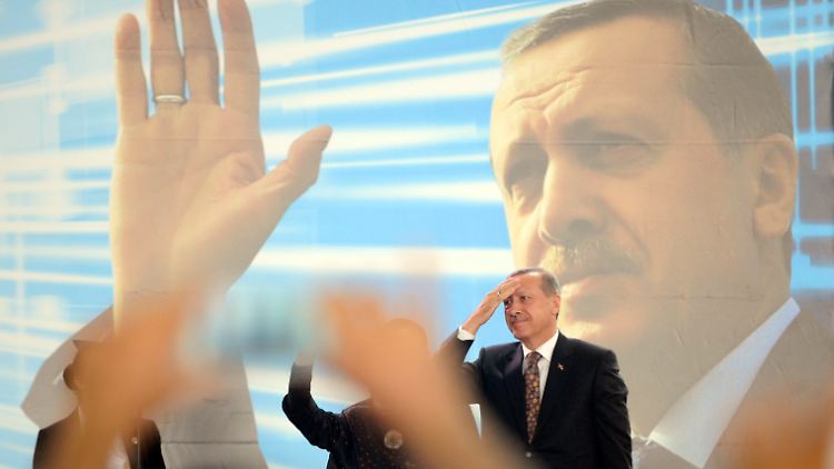 Der seit elf Jahren amtierende türkische Premier will sich am 10. August auch zum Präsidenten wählen lassen.