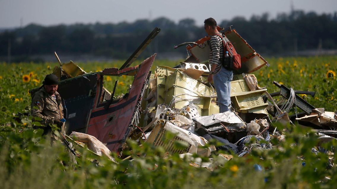 2014-07-22T155040Z_2035003930_GM1EA7M1U4I01_RTRMADP_3_UKRAINE-CRISIS-AIRPLANE.JPG1509691668590409266.jpg