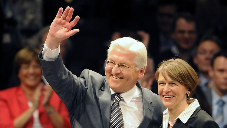Steinmeier und seine Frau im Wahlkampf 2009.