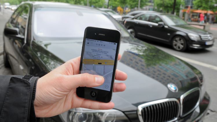 Uber kündigte an, trotz des Verbots weiter seine Dienste anbieten zu wollen.