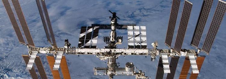 Die Internationale Raumstation ISS wird von einem unbemannten Transporter unter anderem mit Nahrungsmitteln und Treibstoff versorgt. Foto: NASA