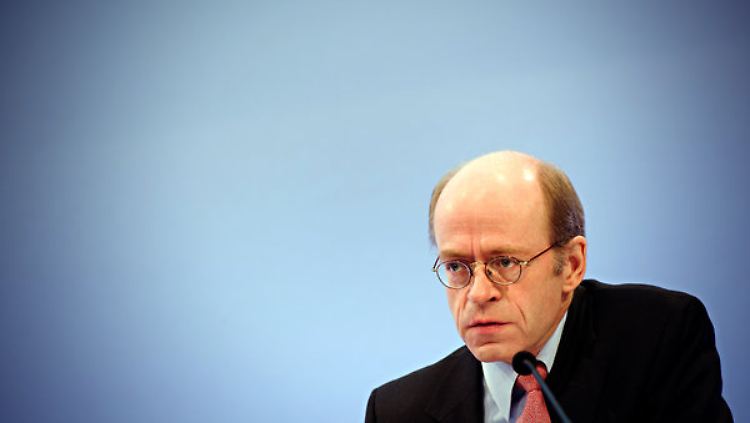 Münchener-Rück-Chef Nikolaus von Bomhard warnt: Die Nebenwirkungen der lockeren Geldpolitik steigen.