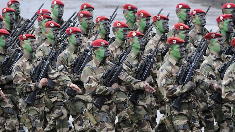 Mit der Reforn ist die Zahl der französischen Soldaten von 577.000 auf heute 240.996 gesunken.