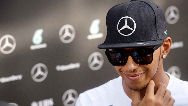 Vorneweg: Lewis Hamilton, Trainingsschnellster.