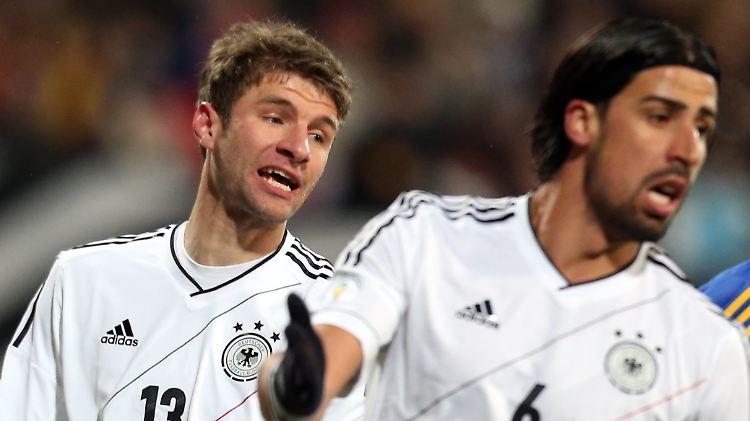 Nürnberg statt Bremen: Thomas Müller und Sami Khedira dürfte das eher egal sein.