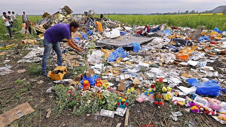 Familie Dyczynski will an der Unglücksstelle nach ihrer vermissten Tochter Fatima suchen.