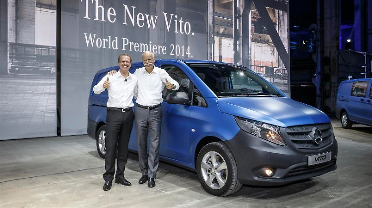 Der Chef Nutzfahrzeuge Volker Mornhinweg und Mercedes-Chef Dieter Zetsche präsentierten den neuen Vito im Berliner "Kraftwerk".