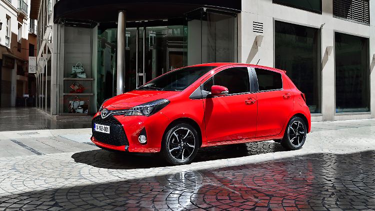 Mit einem emotionalerem Design und einem aufgewerteten Innenraum startet der Toyota Yaris in die zweite Hälfte seines Modellzyklus. 