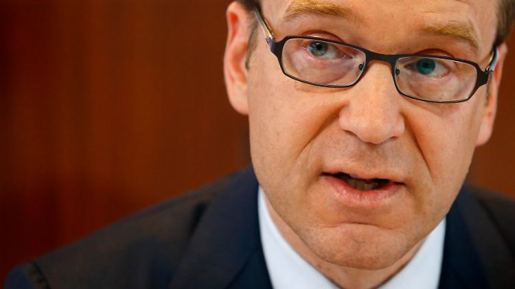 Schluck aus der Pulle: Drei Prozent mehr dürften aus nach Ansicht von Bundesbankpräsident Weidmann sein.