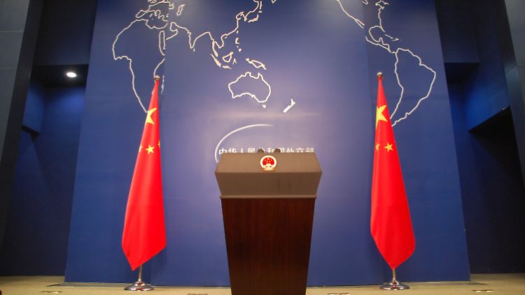 Chinas Regierung will eine aktivere Außenpolitik betreiben. Deswegen will das Land auch in Nahost mitverhandeln.