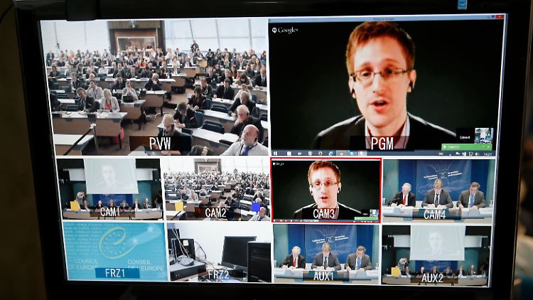 So stellt es sich die Bundesregierung vor: Snowden bleibt in Moskau und wird per Live-Schalte befragt. Doch die Vorstellung, dass er sich auf diese Weise garantiert  unbeobachtet und damit uneingeschränkt einlassen könnte, ist absurd.