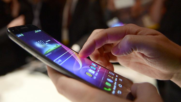Der Absatz von Smartphones innerhalb eines Jahres ist auf weltweit 295 Millionen angestiegen.