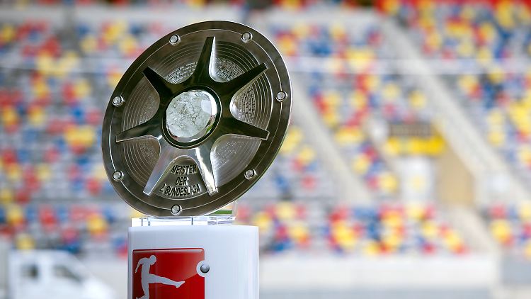 Die Meisterschale ist in der 2. Fußball-Bundesliga ist ein erstklassiges Ziel.