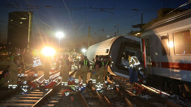 Vom Eurocity entgleisten fünf der neun Wagen.