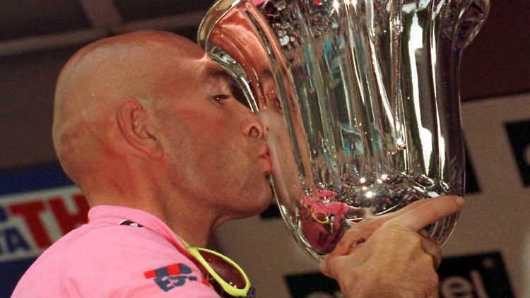 1998 gewann Marco Pantani die Tour de France. Er war bekannt für seine Angriffslust auf bergiger Strecke.