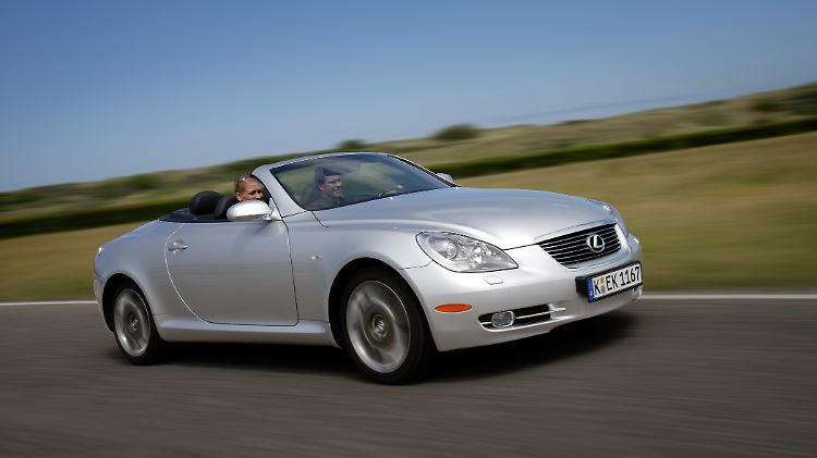 Der Lexus SC 430 ging als Konkurrent des Mercedes SL ins Rennen.