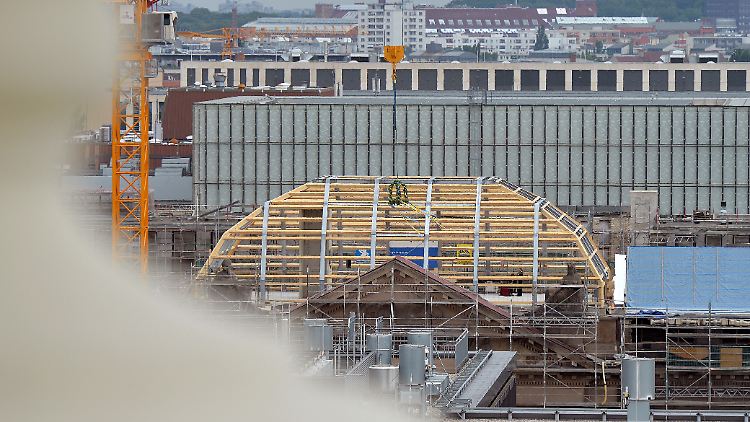 Das Richtfest für die neue Kuppel der Staatsbibliothek in Berlin fand im Juli 2013 statt.