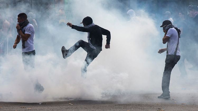 In Paris eskalierten Proteste gegen den Krieg im Gazastreifen.