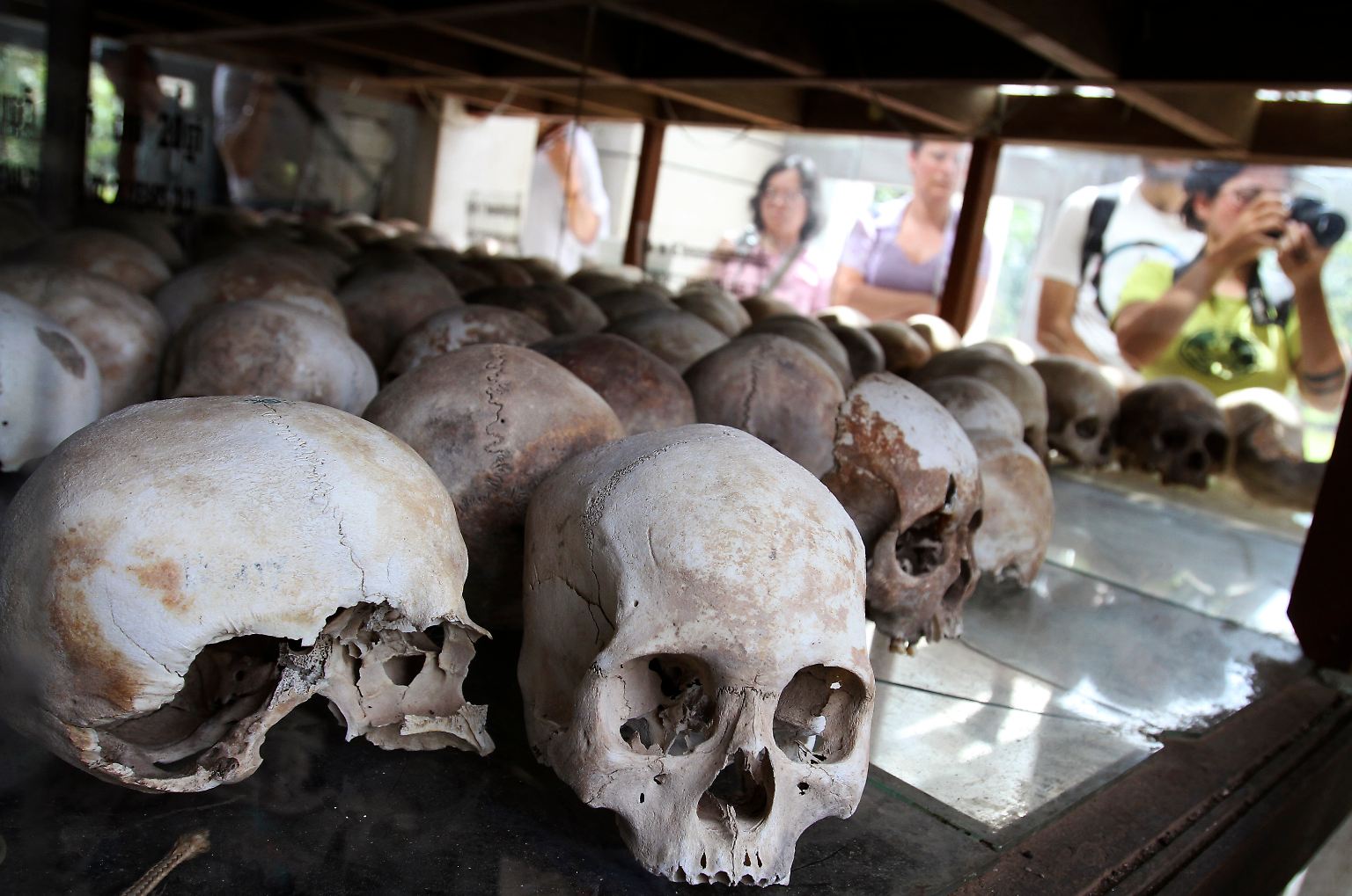 Mehr als 35 Jahre nach dem Ende des Terrorregimes der Roten Khmer in Kambodscha kommt es zu einem historischen Urteil.