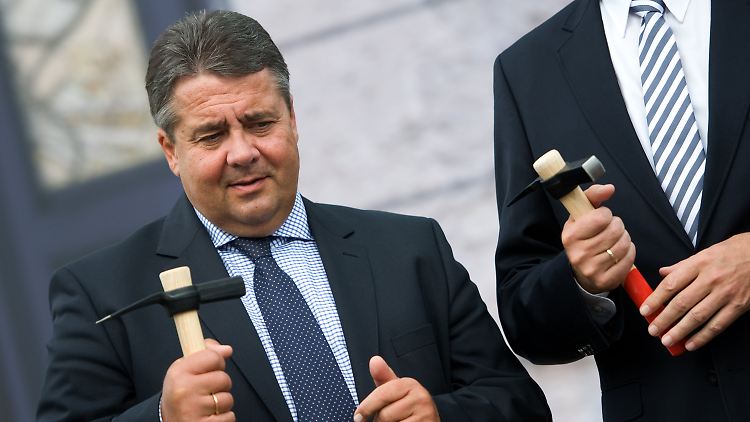 Es geht ja noch bergauf, sagt Gabriel - also: kein Konjunkturpaket. 