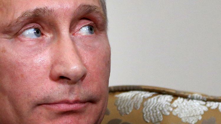 Hat Wladimir Putin einen Plan? Ende Juni ließ er sich das Mandat für einen Einmarsch in der Ukraine wieder entziehen. Aber endgültig vom Tisch ist das Thema damit nicht.