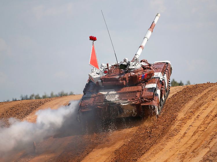 Alles nur ein Spiel: die WM im Panzer-Biathlon in der Nähe von Moskau.