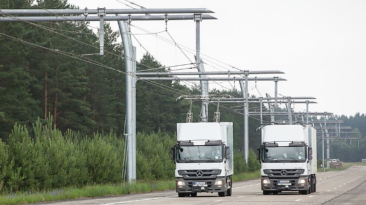 In Groß Dölln in Brandenburg testet Siemens bereits eine mit einer Oberleitung elektrifizierte Strecke.
