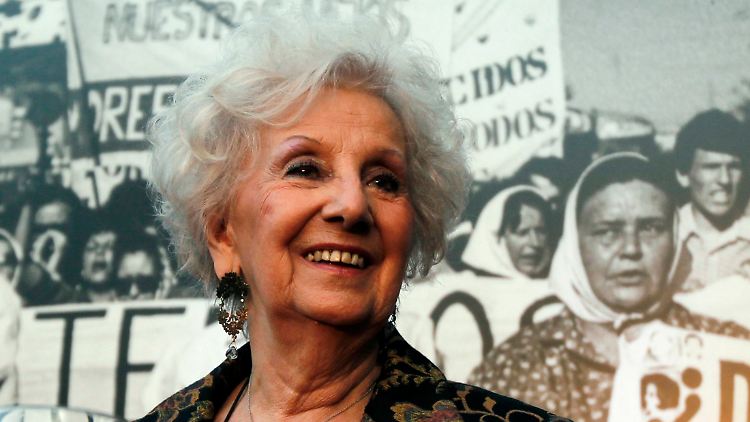Estela de Carlotto freut sich: Sie hat ihren Enkel wiedergefunden.