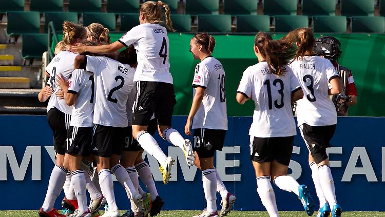 Die DFB-Mädels durften viermal feiern: Zwei Tore, einen Sieg - und den Geburtstag ihrer Trainerin.