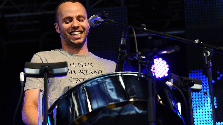 Marlon Roudette an seiner geliebten Steel Pan.