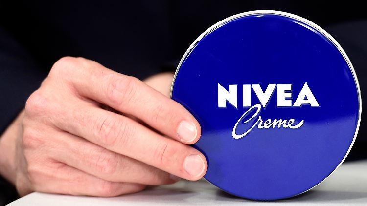 Der breiten Öffentlichkeit sind populäre Beiersdorf-Produkte wie etwa die Nivea-Creme bekannt.