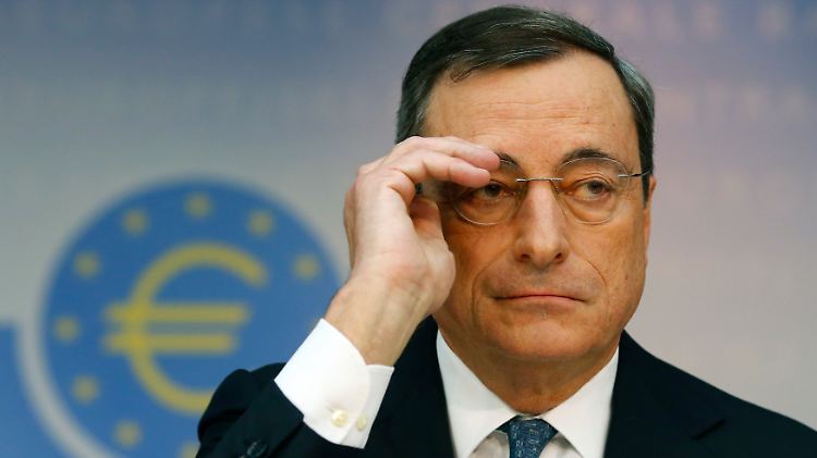 Um der Mini-Inflation zu begegnen, könnt es auch zum Kauf von Kreditpaketen durch die EZB kommen, sagte Draghi.