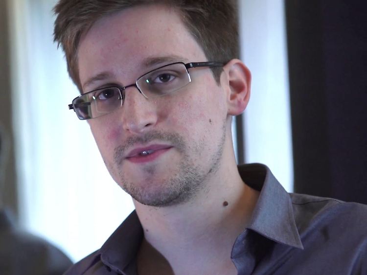 Whistleblower Edward Snowden darf mit der neuen Aufenthaltsgenehmigung sein russisches Exil zeitweise verlassen.