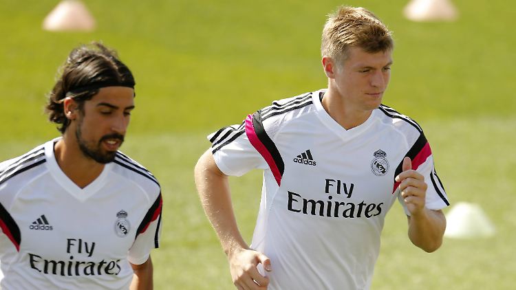 Sami Khedira und Toni Kroos könnten doch Teamkollegen bleiben. Bislang findet Real keinen Abnehmer für Khedira.