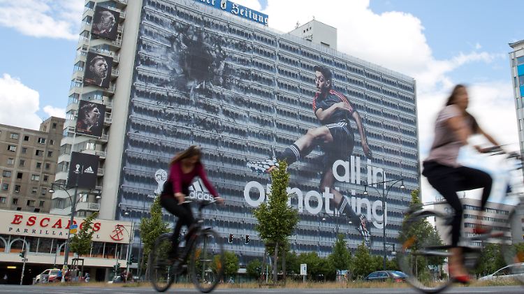 Für 2015 kündigte Adidas-Chef Hainer die "größte Marketing-Kampagne aller Zeiten" an.