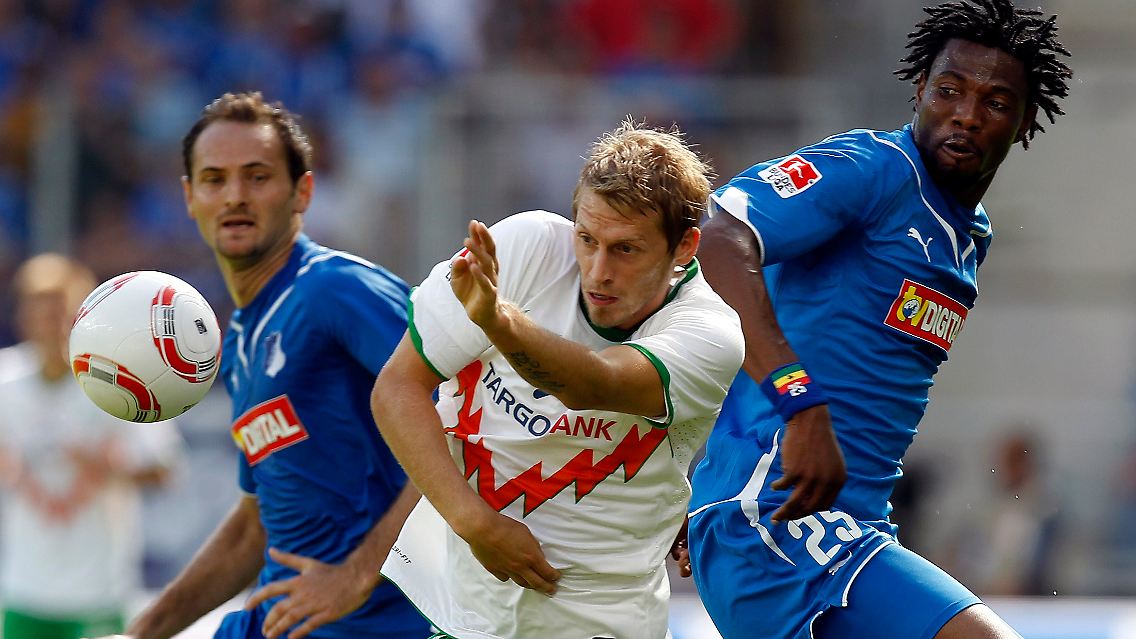 In Bremen gegen Genua stark, in Hoffenheim wie ganz Bremen schwach, in Genua nicht dabei: Aaron Hunt ist verletzt.
