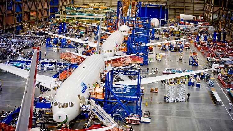 Trotz der Krise müsse Boeing für Titan aus Russland nicht mehr als früher zahlen.