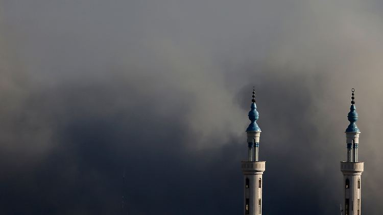 Nach drei Tagen Ruhe müssen die Menschen im Gazastreifen wieder um ihr Leben fürchten. Sowohl die Angriffe der Hamas auf Israel als auch die Schläge auf Stellungen der Palästinenser werden fortgesetzt.