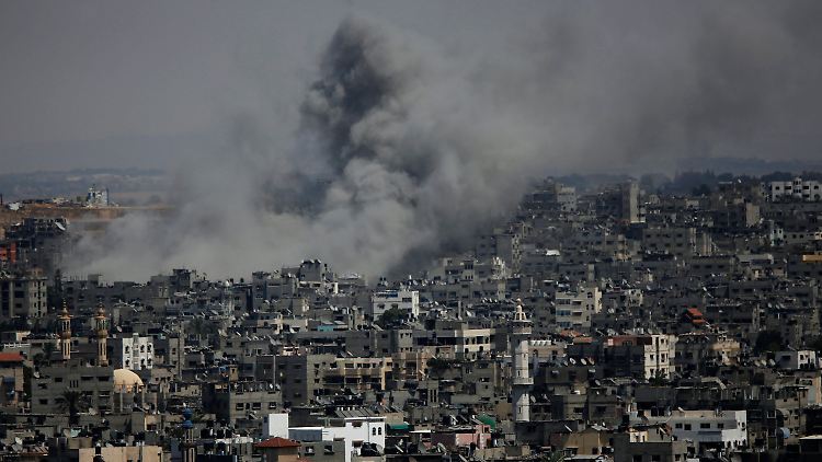 Schudschaijja, ein östlicher Stadtteil von Gaza Stadt, wird wieder unter Beschuss genommen.