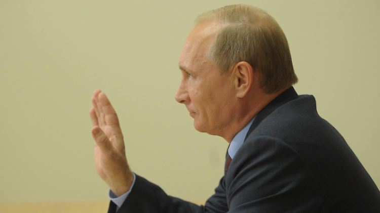 Per Fenschalte setzte Putin das Projekt in Gang.