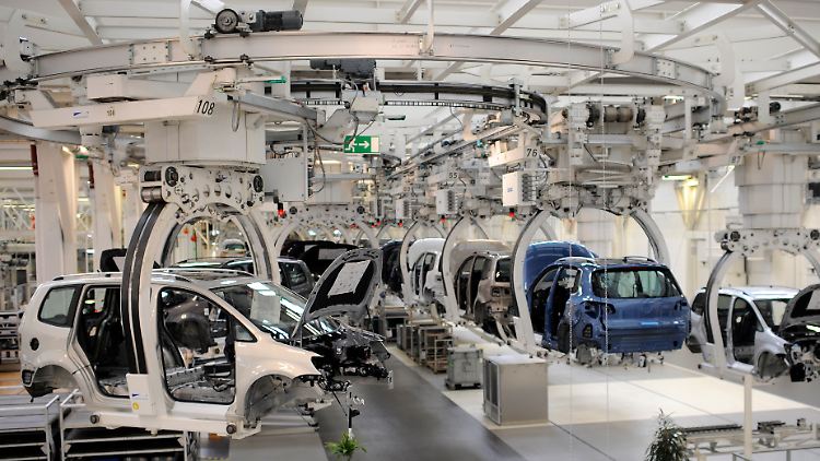 VW-Produktion von Touran und Tiguan in Wolfsburg. Probleme bereiten Experten zufolge identische Komponenten in verschiedenen Karosserievarianten.