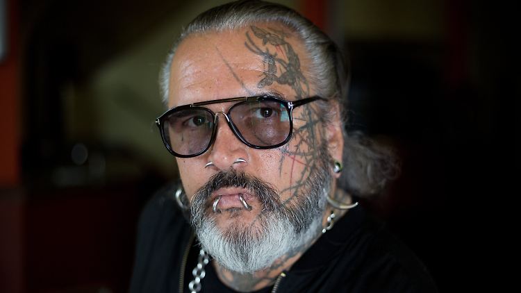 Sven Marquardt hat schon als Türsteher gearbeitet, als er noch keine Tattoos im Gesicht hatte - aber "sie sind schon nützlich, schaffen Distanz".