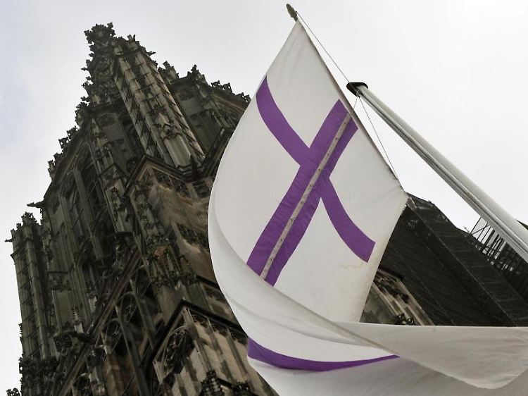 Wer sich auf eine Referentenstelle bei der Evangelischen Kirche in Deutschland bewirbt, muss Mitglied der Kirche sein.