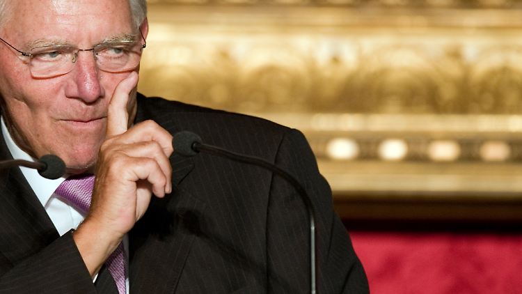 Bundesfinanzminister Schäuble verteidigt die Niedrigzinspolitik der EZB - bis zu einem gewissen Punkt.