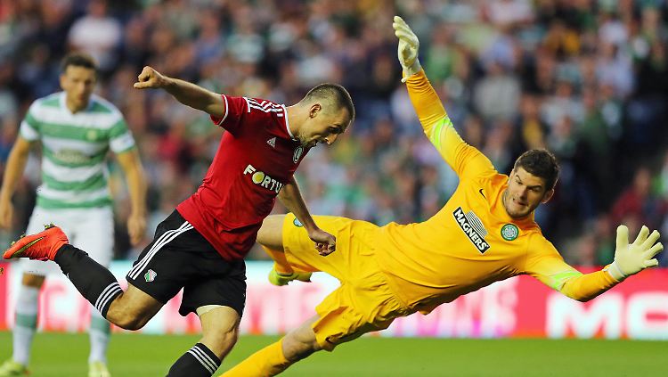 Legia Warschau gewann in der Gesamtabrechnung mit 6:1 gegen Celtic Glasgow und verschoss dabei noch zwei Elfmeter. Trotzdem dürfen die Polen wegen eines Wechselfehlers nicht in der CL-Qualifikation antreten.