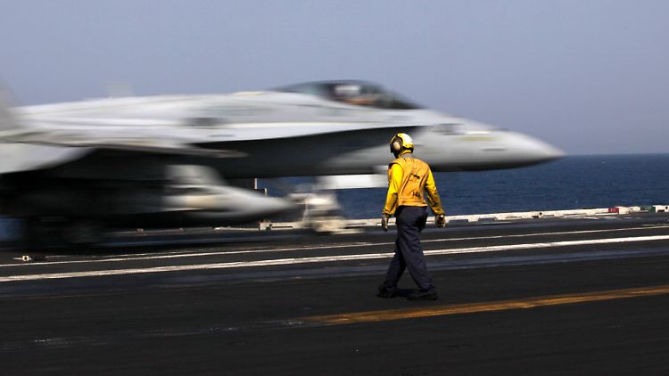 Vom Flugzeugträger "George H.W. Bush" im Persischen Golf starten die Jets in Richtung Irak.
