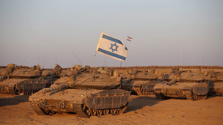 Die israelische Armee ist weiter in Alarmbereitschaft und bleibt an der Grenze zum Gazastreifen auf Beobachtung.