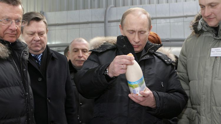 Wladimir Putin entscheidet, was ins Land kommt und was nicht. Gegen verschiedene Agrarprodukte aus EU-Staaten hat er Importverbote verhängt.