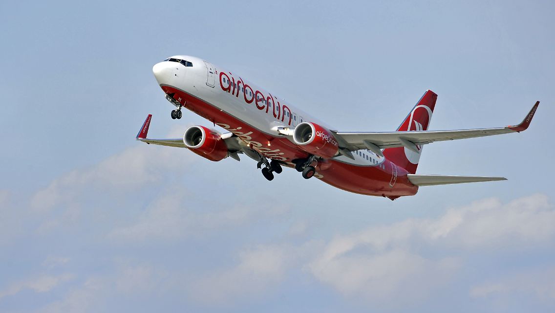 Air Berlin musste wegen des Vulkanausbruchs auf Island auf Sicht fliegen.