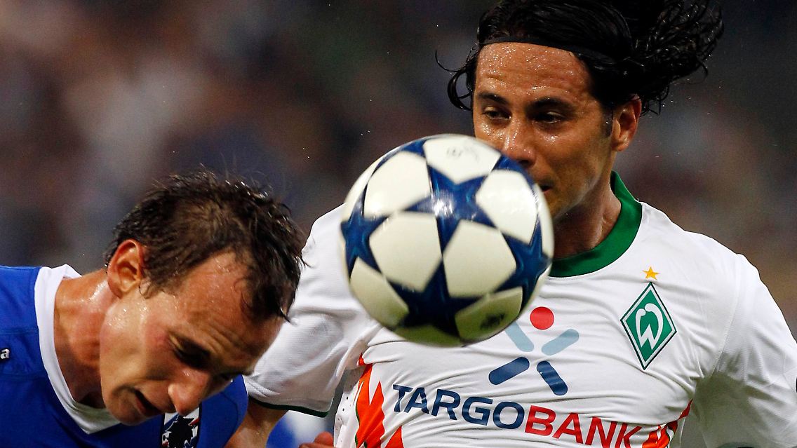 Es war allerdings ein harter Kampf, ehe Claudio Pizarro und Co. die CL-Gruppenphase erreicht hatten.